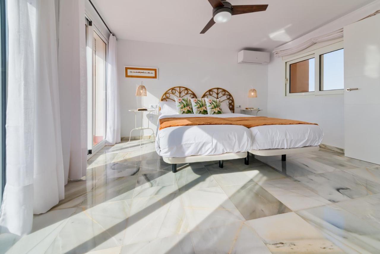 Holidays2Fuengirola Duplex With Stunning Sea View, Terraces,1St Line Beside Port מראה חיצוני תמונה