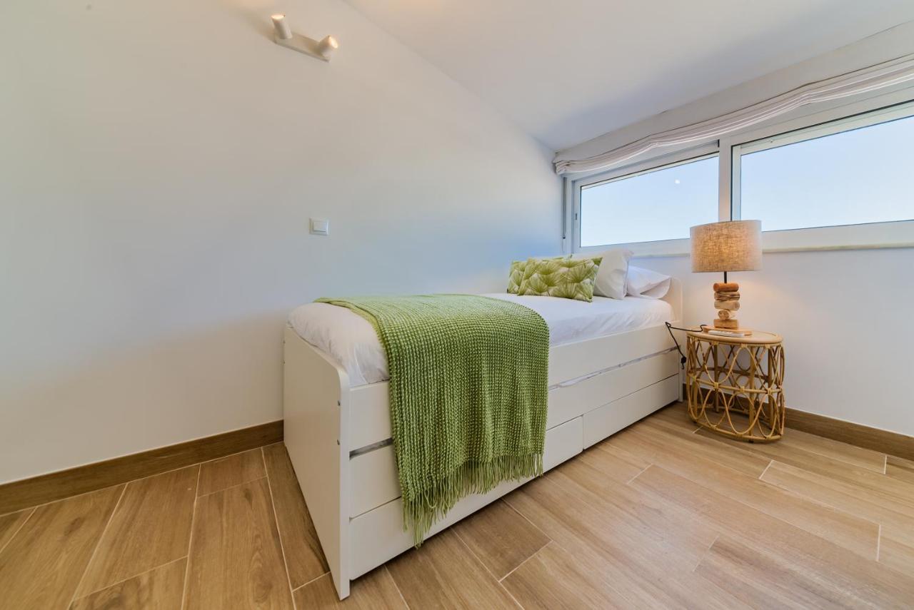 Holidays2Fuengirola Duplex With Stunning Sea View, Terraces,1St Line Beside Port מראה חיצוני תמונה