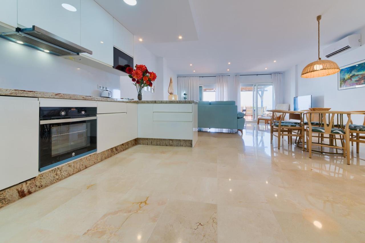 Holidays2Fuengirola Duplex With Stunning Sea View, Terraces,1St Line Beside Port מראה חיצוני תמונה