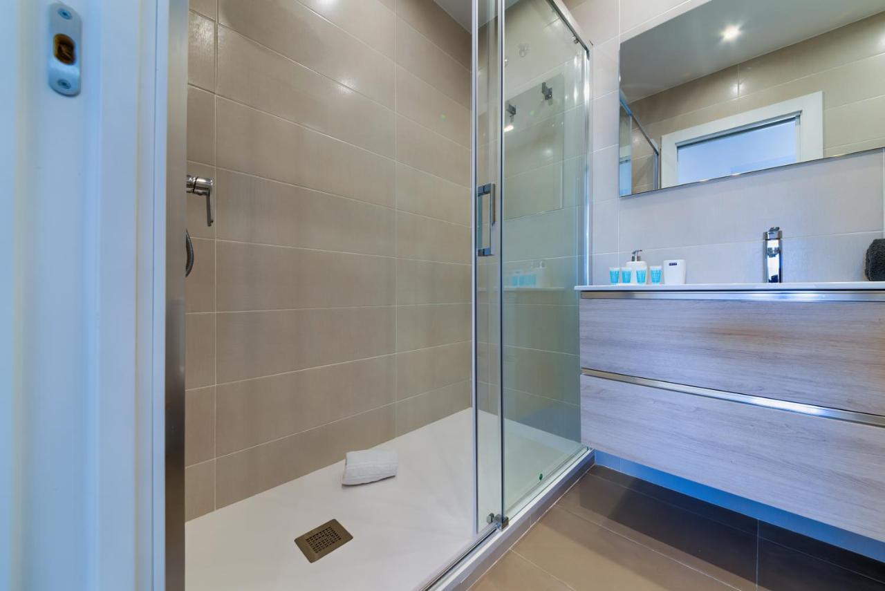 Holidays2Fuengirola Duplex With Stunning Sea View, Terraces,1St Line Beside Port מראה חיצוני תמונה