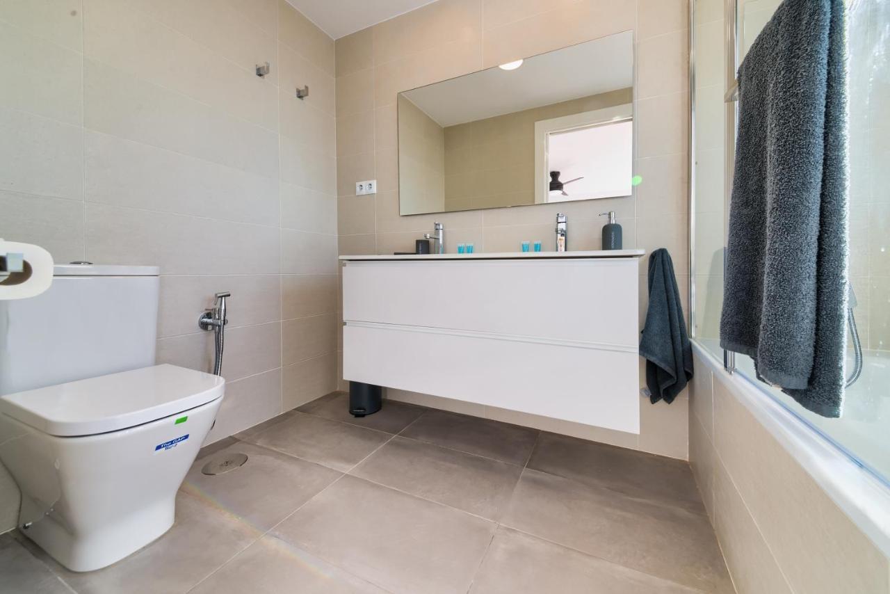 Holidays2Fuengirola Duplex With Stunning Sea View, Terraces,1St Line Beside Port מראה חיצוני תמונה