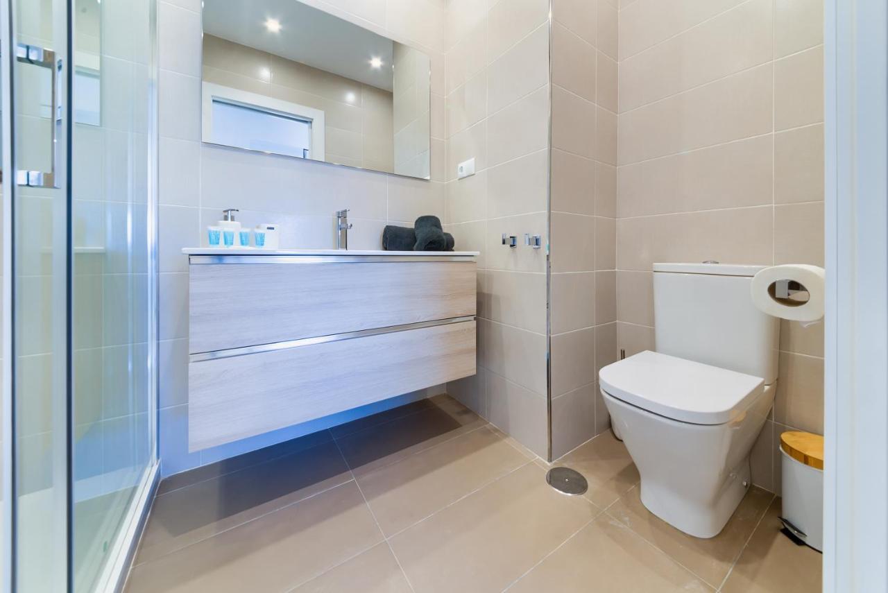 Holidays2Fuengirola Duplex With Stunning Sea View, Terraces,1St Line Beside Port מראה חיצוני תמונה
